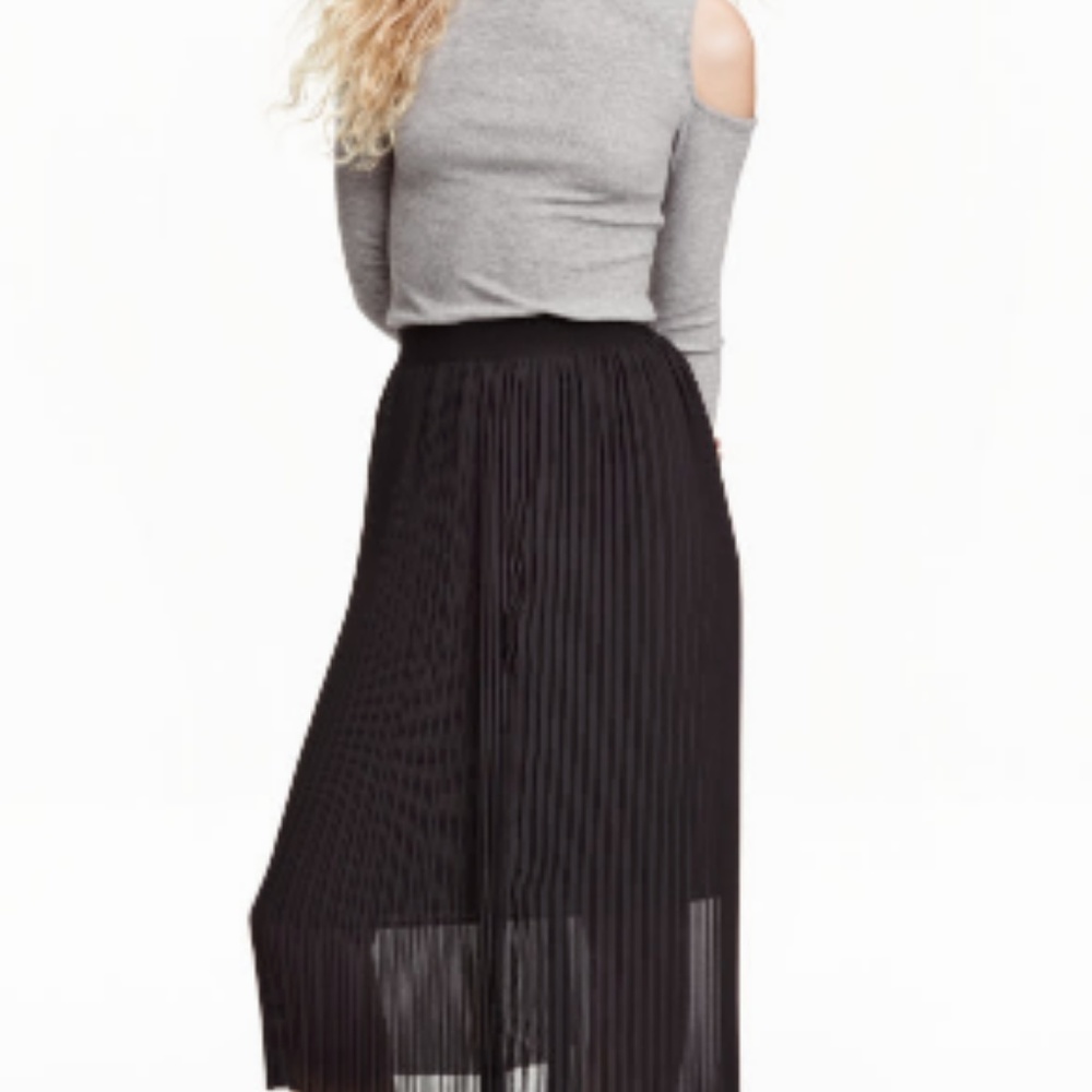 Black H&M pleated chiffon skirt.